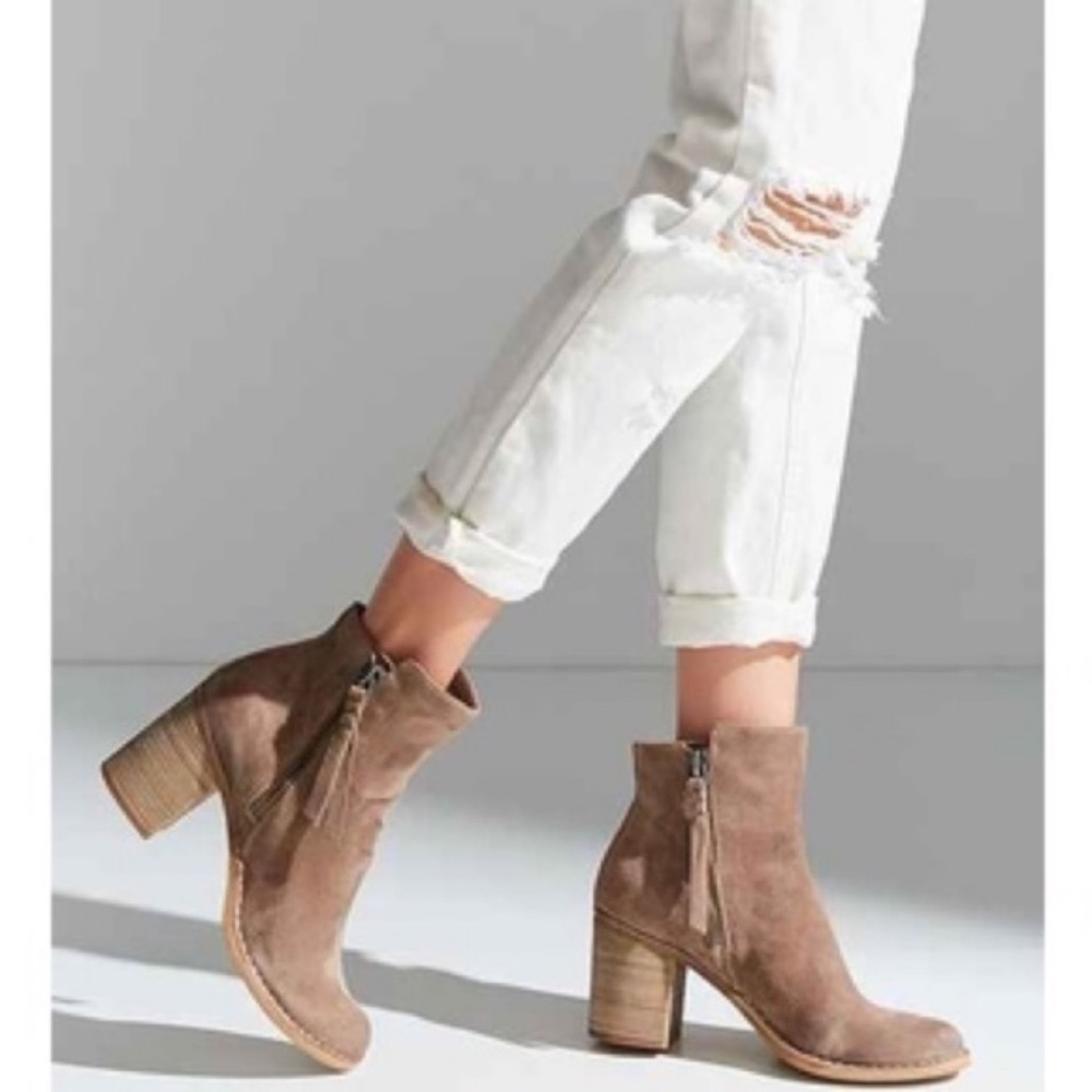 Dolce Vita Lana Block Heel Suede Ankle Boots